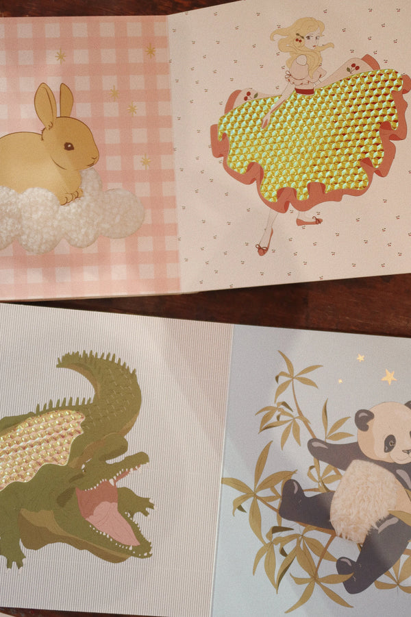 Konges Slojd - Feel Book - Livre à toucher et à sentir - Stimuler les sens