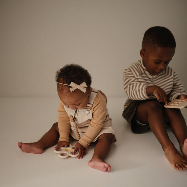 Mushie - Popi It Bloem - Sensorische Siliconen Speelgoed, Activiteiten speelgoed, Mushie, Keekabuu